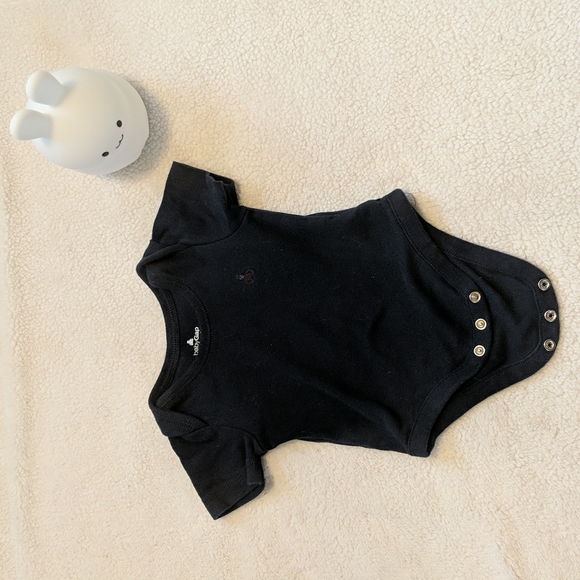 *4/$20* Two short sleeved bodysuits Baby Gap and JoeFresh size 0-3months - Picture 4 of 6